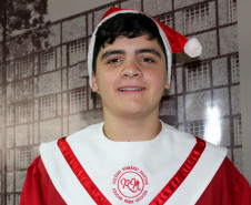 Essa é a primeira vez que o grupo se apresenta em Curitiba e também é a primeira vez que o aluno Lucas Yosseff Matozo, 13 anos, visita as instalações da Secretaria da Educação. “Ter a oportunidade de estar com meus colegas e levar música para outras pessoas foi o que me motivou a participar do projeto”, contou o estudante. “Também foi uma forma de ocupar meu tempo com novas atividades”, disse.