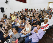 O governador Beto Richa assinou nesta quinta-feira (21) a autorização para início de obras de reforma em 12 colégios estaduais de Foz do Iguaçu, Medianeira, São Miguel do Iguaçu, Missal e Itaipulândia, na região Oeste do Paraná. O investimento soma R$ 2,5 milhões.
