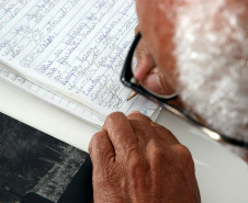 Estão abertas até 05 de fevereiro as inscrições para a segunda seleção do Programa Paraná Alfabetizado. As vagas são para voluntários nas funções de alfabetizador e de coordenador de turmas. Os candidatos selecionados e que compuserem turmas receberão uma bolsa mensal paga pelo Fundo Nacional de Desenvolvimento da Educação (FNDE) do Ministério da Educação (MEC).