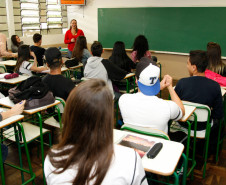Terminam nesta sexta-feira (12), às 18h, as inscrições para o Processo Seletivo Simplificado (PSS) da Secretaria da Educação do Paraná. Já são 213 mil inscrições feitas por 69 mil pessoas. As inscrições são gratuitas e devem ser feitas exclusivamente pela internet. Ao longo de 2018 serão contratados no mínimo 10 mil professores, pedagogos, tradutores e intérpretes de Língua Brasileira de Sinais e professores guia-intérprete.
