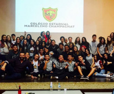 Os paranaenses pré-selecionados são os professores Sarita Maria Pieroli, de História, do Colégio Estadual Marcelino Champagnat, em Londrina (foto), e Edson Pedro Schiehl, de Matemática, do Colégio Estadual Frederico Guilherme Giese, do município de Piên.