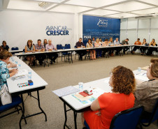 Os chefes dos 32 Núcleos Regionais de Educação (NREs) participam nesta segunda-feira (29) e terça-feira (30), em Curitiba, da primeira reunião do ano promovida pela Secretaria de Estado da Educação para debater questões pontuais de cada regional. As reuniões fazem parte de encontros periódicos entre os representantes da Secretaria para discutir questões técnicas, financeiras e pedagógicas para o bom início do ano letivo.