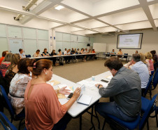 Os chefes dos 32 Núcleos Regionais de Educação (NREs) participam nesta segunda-feira (29) e terça-feira (30), em Curitiba, da primeira reunião do ano promovida pela Secretaria de Estado da Educação para debater questões pontuais de cada regional. As reuniões fazem parte de encontros periódicos entre os representantes da Secretaria para discutir questões técnicas, financeiras e pedagógicas para o bom início do ano letivo.