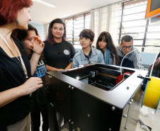 O Governo do Paraná começou a entregar nesta semana kits tecnológicos para o primeiro lote das 500 escolas que participam do projeto Conectados 2.0, desenvolvido pela Secretaria de Estado da Educação. Ao todo, o Governo do Paraná está investindo R$ 14 milhões para melhorar o parque tecnológico das escolas paranaenses.