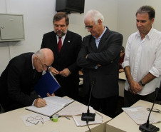 Membro do Conselho Estadual de Educação do Paraná por nove anos, o professor doutor Oscar Alves foi Reitor da Universidade Estadual de Londrina de (1974 a 1978) e da Universidade Norte do Paraná (2000 a 2002).