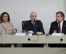 Exerceu também a função de secretário estadual de Saúde e Bem Estar Social do Estado do Paraná (1979 a 1982) e foi eleito deputado federal do Estado (1983 e 1987).