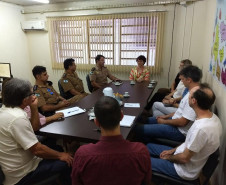 A secretária da Educação, professora Ana Seres, participou nesta sexta-feira (02), em Pato Branco, de uma reunião com o Núcleo Regional de Educação, comunidade escolar, associações de pais e mestres e com representantes da Polícia Militar para tratar da possível instalação de um colégio da PM no município. 