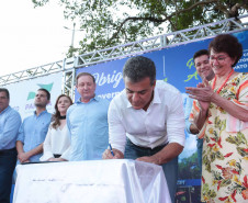 O governador Beto Richa autorizou nesta sexta-feira (02) a abertura do processo licitatório para a construção da Unidade Nova Bairro Fraron, escola que vai atender mais mil alunos de Pato Branco. A execução do projeto está prevista para começar no mês de abril com investimento de R$ 7,5 milhões de recursos da Secretaria de Estado de Educação.