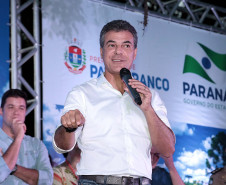 O governador Beto Richa autorizou nesta sexta-feira (02) a abertura do processo licitatório para a construção da Unidade Nova Bairro Fraron, escola que vai atender mais mil alunos de Pato Branco. A execução do projeto está prevista para começar no mês de abril com investimento de R$ 7,5 milhões de recursos da Secretaria de Estado de Educação.