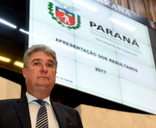 O Estado contribuiu, em média, no período de 2013 a 2017, com 4,48% da arrecadação nacional, recebendo de volta, como transferências da União, apenas 1,81% dessa arrecadação. Esta transferência representou somente 38% da arrecadação de tributos federais que a União obteve no Paraná. De cada R$ 100 de tributos federais arrecadados no Estado, a União devolveu R$ 38,01 e ficou com R$ 61,99.