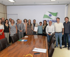 A nova proposta foi redigida pelo Centro Estadual de Vigilância Sanitária, em parceria com a Secretaria de Estado da Educação, Instituto Paranaense de Desenvolvimento Educacional (Fundepar), Secretaria Municipal de Saúde de Curitiba, Conselho Estadual de Educação e o Sindicato dos Estabelecimentos Particulares do Ensino do Paraná.