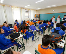  Inaugurado em 2010, o Colégio do Campo Nossa Senhora Conceição tem 234 alunos no ensino regular, além de atender 11 crianças na educação especial e outros 44 alunos matriculados no Centro Estadual de Línguas Estrangeiras Modernas (Celem) para o curso de inglês.