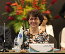 A secretária da Educação do Paraná, professora Ana Seres, participa nesta segunda-feira (12) e terça-feira (13) da primeira reunião ordinária de 2018 do Conselho Nacional de Secretários de Educação (Consed), em Fortaleza, no Ceará. Estão reunidos representantes de todos os estados e Distrito Federal para discutir e validar o texto da Base Nacional Comum Curricular (BNCC) do Ensino Médio.