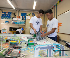 Estudantes dos ensinos fundamental e médio do Colégio Estadual Padre Cláudio Morelli, em Curitiba, são os representantes da rede estadual de ensino do Paraná na etapa nacional do Torneio de Robótica First LEGO League (FLL), que acontece na capital paranaense, de sexta-feira (16) a domingo (18). A competição é organizada no Brasil pelo Departamento Nacional do Serviço Social da Indústria (Sesi).