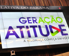 O Geração Atitude está aberto para participação de todas as escolas da rede estadual em 2018. Até o ano passado o programa ficava restrito a cinco escolas por Núcleo Regional de Educação (NRE), mas agora as cerca de 2,1 mil unidades do Estado podem participar. As escolas interessadas devem entrar em contato com o seu NRE.