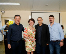 O Governo do Paraná, por meio da Secretaria de Estado da Educação, assinou nessa sexta-feira (16), em Curitiba, o termo de cooperação técnica com 19 municípios para a oferta do Ensino Médio regular e Ensino Médio integrado à educação profissional aos filhos de pequenos agricultores rurais que estudam nas Casas Familiares Rurais (CFR)