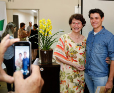 O Governo do Paraná, por meio da Secretaria de Estado da Educação, assinou nessa sexta-feira (16), em Curitiba, o termo de cooperação técnica com 19 municípios para a oferta do Ensino Médio regular e Ensino Médio integrado à educação profissional aos filhos de pequenos agricultores rurais que estudam nas Casas Familiares Rurais (CFR)