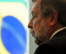 O vice-governador e secretário de educação, Flávio Arns, destacou outras medidas já implantadas pelo Governo do Estado na área da educação. “Já contratamos mais de 17 mil profissionais da educação, ampliamos a verba para o transporte e para a merenda escolar, que hoje chega a R$ 100 milhões”, disse.