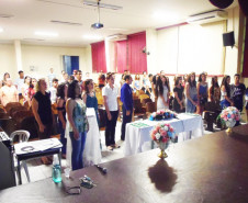 A Secretaria da Educação do Paraná vai expandir a oferta de cursos de Qualificação Profissional Básica na rede estadual de ensino por meio do Programa Nacional de Acesso a Educação Profissional e Emprego (Pronatec). Os cursos têm duração de dois a seis meses e estarão disponíveis em estabelecimentos que já ofertam educação profissional. Na foto, formatura de alunos do Pronatec no Colégio Estadual de Campo Mourão. 