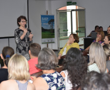 Tema é tratado no Seminário de Avaliação da Educação Básica, que acontece em Foz do Iguaçu. São debatidas as principais dificuldades no processo de ensino-aprendizagem nas escolas da rede estadual e alternativas para solucionar as questões.