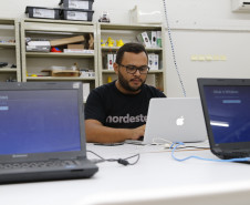 Secretaria Estadual de Educação do Paraná; Gurpo de funcionários da prefeitura municipal de Ceará Mirin do estado do Rio Grande do Norte visitam o Departamento de Políticas Tecnológica (DPTE), na foto Andy Pereira da Costa Freitas. 20-03-18. Foto: Hedeson Alves