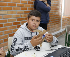 Secretaria Estadual de Educação do Paraná; Alunos do Colégio Estadual Livia Micheleto participão no DPTE de curso de robótica, na foto o aluno Brian Wallace de Souza. 27-03-18. Foto: Hedeson Alves
