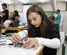 Secretaria Estadual de Educação do Paraná; Alunos do Colégio Estadual Livia Micheleto participão no DPTE de curso de robótica, na foto a aluna Emilly Amanda Erzinger. 27-03-18. Foto: Hedeson Alves