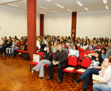 Cerca de 140 docentes de 34 escolas estaduais de todo Paraná estão participando, em Curitiba, de formação de atualização promovida pela Secretaria de Estado da Educação e o Conselho Regional de Enfermagem do Paraná (Coren-PR). Eles atuam no Curso Técnico em Enfermagem da rede estadual como coordenadores de cursos, coordenadores/supervisores de estágio e professores.