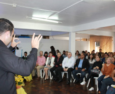 O Governo do Estado inaugurou nessa quarta-feira (28), em Guarapuava, no Centro do Estado, uma nova sede do Centro de Apoio ao Surdo e aos Profissionais da Educação de Surdos (CAS). Com o novo centro, a Secretaria de Estado da Educação vai expandir o atendimento especializado a cerca de 2 mil alunos surdos matriculados na rede estadual de ensino e em unidades conveniadas presentes nos 32 Núcleos Regionais da Educação (NREs).