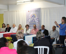 O Governo do Estado inaugurou nessa quarta-feira (28), em Guarapuava, no Centro do Estado, uma nova sede do Centro de Apoio ao Surdo e aos Profissionais da Educação de Surdos (CAS). Com o novo centro, a Secretaria de Estado da Educação vai expandir o atendimento especializado a cerca de 2 mil alunos surdos matriculados na rede estadual de ensino e em unidades conveniadas presentes nos 32 Núcleos Regionais da Educação (NREs).
