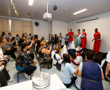 Uma peça teatral sobre a Paixão de Cristo é a atividade escolhida pela Escola Estadual Lucy Requião Mello e Silva na modalidade Educação Especial, em Curitiba, para destacar o Dia Mundial da Conscientização do Autismo. A apresentação é resultado das ações realizadas na escola para desenvolver o potencial de seus estudantes autistas.