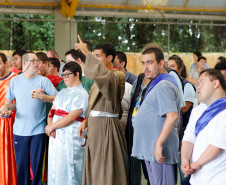 Uma peça teatral sobre a Paixão de Cristo é a atividade escolhida pela Escola Estadual Lucy Requião Mello e Silva na modalidade Educação Especial, em Curitiba, para destacar o Dia Mundial da Conscientização do Autismo. A apresentação é resultado das ações realizadas na escola para desenvolver o potencial de seus estudantes autistas.