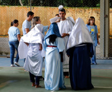 Uma peça teatral sobre a Paixão de Cristo é a atividade escolhida pela Escola Estadual Lucy Requião Mello e Silva na modalidade Educação Especial, em Curitiba, para destacar o Dia Mundial da Conscientização do Autismo. A apresentação é resultado das ações realizadas na escola para desenvolver o potencial de seus estudantes autistas.