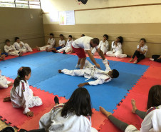 Salas de aula ambiente são organizadas pelos professores conforme os conteúdos são trabalhados. Iniciativa diversifica rotina de nove horas diárias de estudo.  