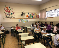 Salas de aula ambiente são organizadas pelos professores conforme os conteúdos são trabalhados. Iniciativa diversifica rotina de nove horas diárias de estudo.  