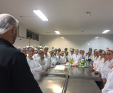 Parceria com profissionais e empresas que promovem palestras, oficinas, seminários e cursos de extensão que complementam a formação.  