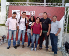 No final do mês de março, nove representantes indígenas do Estado do Paraná participaram da II Conferência Nacional de Educação Escolar Indígena (CONEEI), realizada em Brasília. As escolas estaduais indígenas do Paraná promoveram as conferências locais e, com a participação dos caciques, lideranças e comunidade indígena, elaboraram propostas que consideram importantes para a melhoria da educação escolar indígena. 