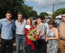 O Colégio da Polícia Militar em Londrina, que abriga 362 alunos, foi inaugurado oficialmente pelo governador Beto Richa nesta quarta-feira (04), em solenidade com a presença de comandantes da corporação, alunos, pais e a comunidade. Na inauguração, Richa confirmou a implantação de mais três unidades, em Pato Branco, Cornélio Procópio e Cascavel. A autorização será assinada nesta quinta-feira (5).