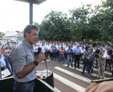 O Colégio da Polícia Militar em Londrina, que abriga 362 alunos, foi inaugurado oficialmente pelo governador Beto Richa nesta quarta-feira (04), em solenidade com a presença de comandantes da corporação, alunos, pais e a comunidade. Na inauguração, Richa confirmou a implantação de mais três unidades, em Pato Branco, Cornélio Procópio e Cascavel. A autorização será assinada nesta quinta-feira (5).