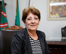 Lúcia Aparecida Cortez Martins é professora do estado desde 1988. Também foi diretora de escola antes de chefiar por sete anos o Núcleo Regional de Educação de Londrina.