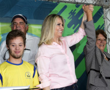 A elevação dos índices de avaliação do ensino público estadual é um dos objetivos do Governo do Paraná, afirmou a governadora Cida Borghetti, ao formalizar a posse da nova secretária da Educação, Lucia Aparecida Cortez Martins, nesta sexta-feira (13), em Londrina. “Melhorar a avaliação, ampliar o diálogo e valorizar os profissionais são nossos compromissos e Lucia reúne todas as condições para conduzi-los”, disse Cida.