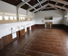 Governadora Cida Borghetti, acompanhada da secretária de Estado da Educação, Lúcia Aparecida Cortez, assina ordem de serviço para obras de melhorias no ginásio de esportes do Colégio Estadual do Paraná