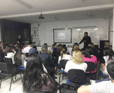 A região do Rio Paraná, conhecida como “Litoral Doce” do Estado, tem atraído muitos veranistas e com eles condomínios residenciais e lojas de decoração. A demanda por profissionais para atuarem na decoração destas novas casas e nas lojas que se instalaram atraídas pelo fluxo de turistas fez com que o Centro Educacional de Educação Profissional Dr Marins Alves de Camargo, de Paranavaí, passasse a oferecer um curso técnico em design de interiores. 