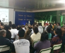 A região do Rio Paraná, conhecida como “Litoral Doce” do Estado, tem atraído muitos veranistas e com eles condomínios residenciais e lojas de decoração. A demanda por profissionais para atuarem na decoração destas novas casas e nas lojas que se instalaram atraídas pelo fluxo de turistas fez com que o Centro Educacional de Educação Profissional Dr Marins Alves de Camargo, de Paranavaí, passasse a oferecer um curso técnico em design de interiores. 