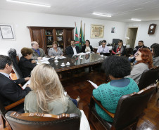 Secretaria Estadual de Educação do Paraná; Reunião com a Secretária Lucia Cortez no gabinete com representantes da APP. 17-04-18. Foto: Hedeson Alves