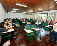A Secretaria da Educação do Paraná (SEED) está realizando esta semana a primeira etapa do curso O Ensino de Português como Língua Estrangeira