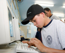 A governadora Cida Borghetti autorizou nesta quarta-feira (25) a liberação de R$ 1,8 milhão para custear a educação de estudantes que vivem nos acampamentos do Movimento dos Trabalhadores Rurais Sem Terra (MST) do Paraná. <br />
<br />
Na imagem, alunos do Colégio Estadual do Campo Ireno Alves dos Santos, no Assentamento Ireno Alves dos Santos, em Rio Bonito do Iguaçu. Foto de arquivo.
