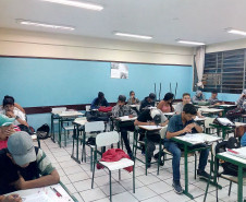 Cerca de 300 mil alunos de todas as escolas do Paraná fizeram nesta quinta-feira (26) as provas de Língua Portuguesa e Matemática do Sistema de Avaliação da Educação Básica do Paraná (Saep).