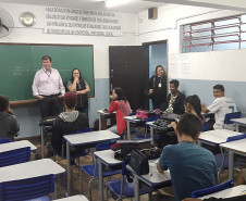 Cerca de 300 mil alunos de todas as escolas do Paraná fizeram nesta quinta-feira (26) as provas de Língua Portuguesa e Matemática do Sistema de Avaliação da Educação Básica do Paraná (Saep).