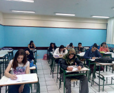 Cerca de 300 mil alunos de todas as escolas do Paraná fizeram nesta quinta-feira (26) as provas de Língua Portuguesa e Matemática do Sistema de Avaliação da Educação Básica do Paraná (Saep).